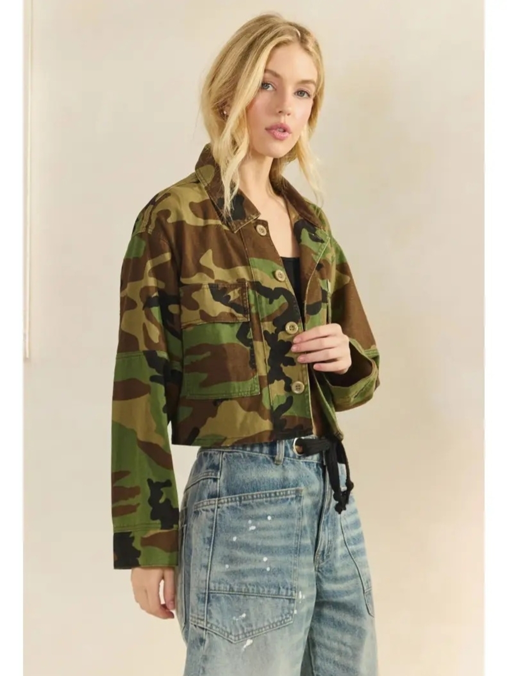 Camo Embellished Cropped Jacket - Green By Veveret - Picture 3 of 8
